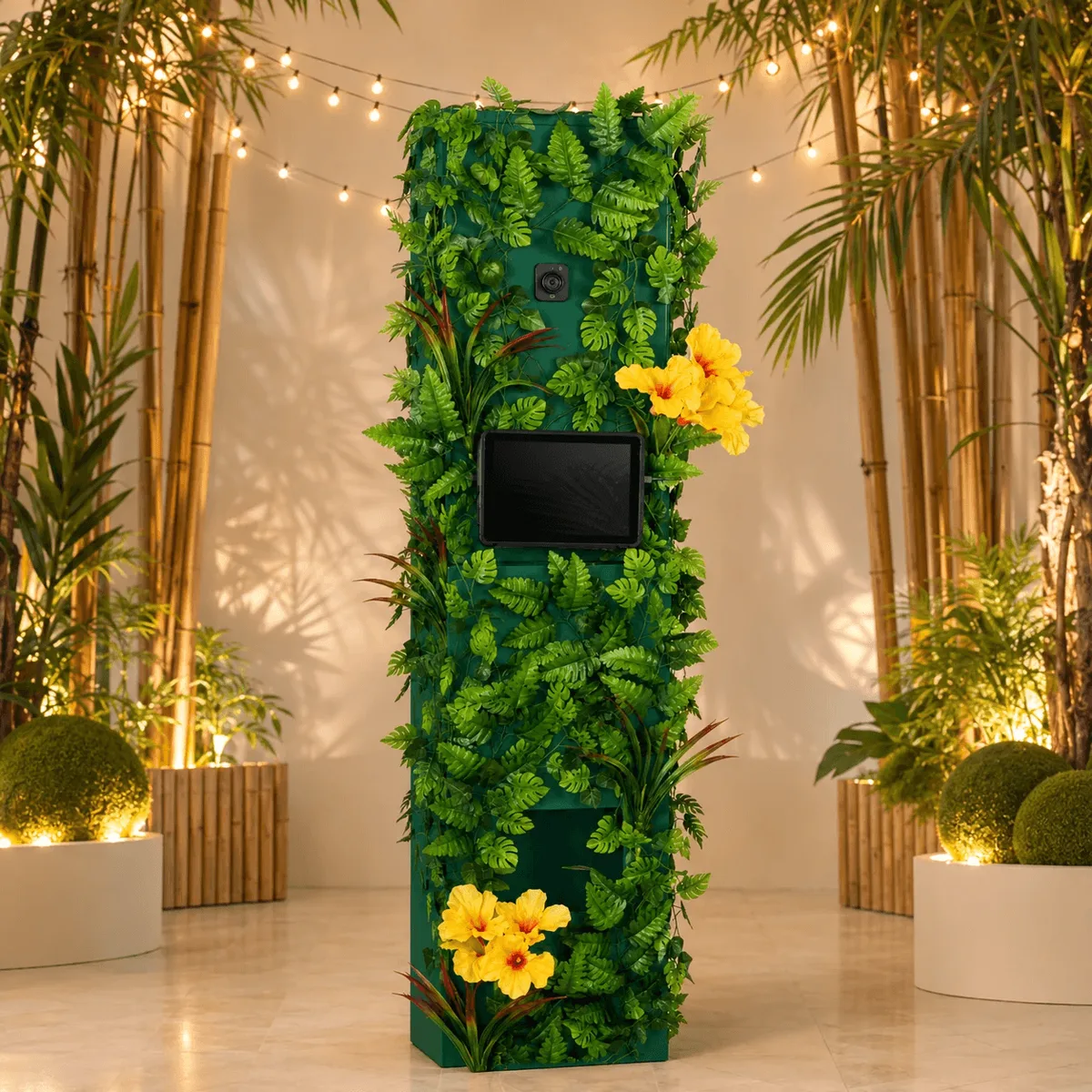 Le Jungleboot prêt pour une prestation, décor végétal et lumière chaude